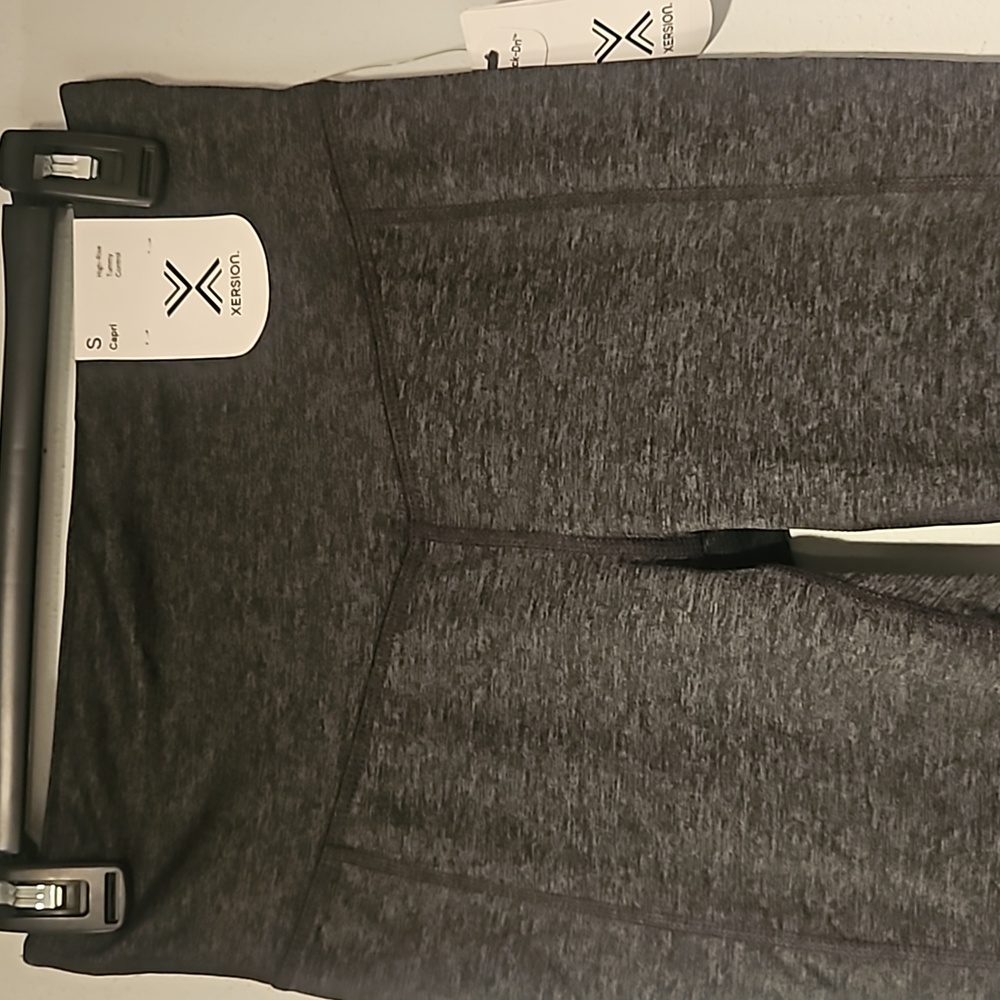 Xersion, size S, Capri train pants, grey